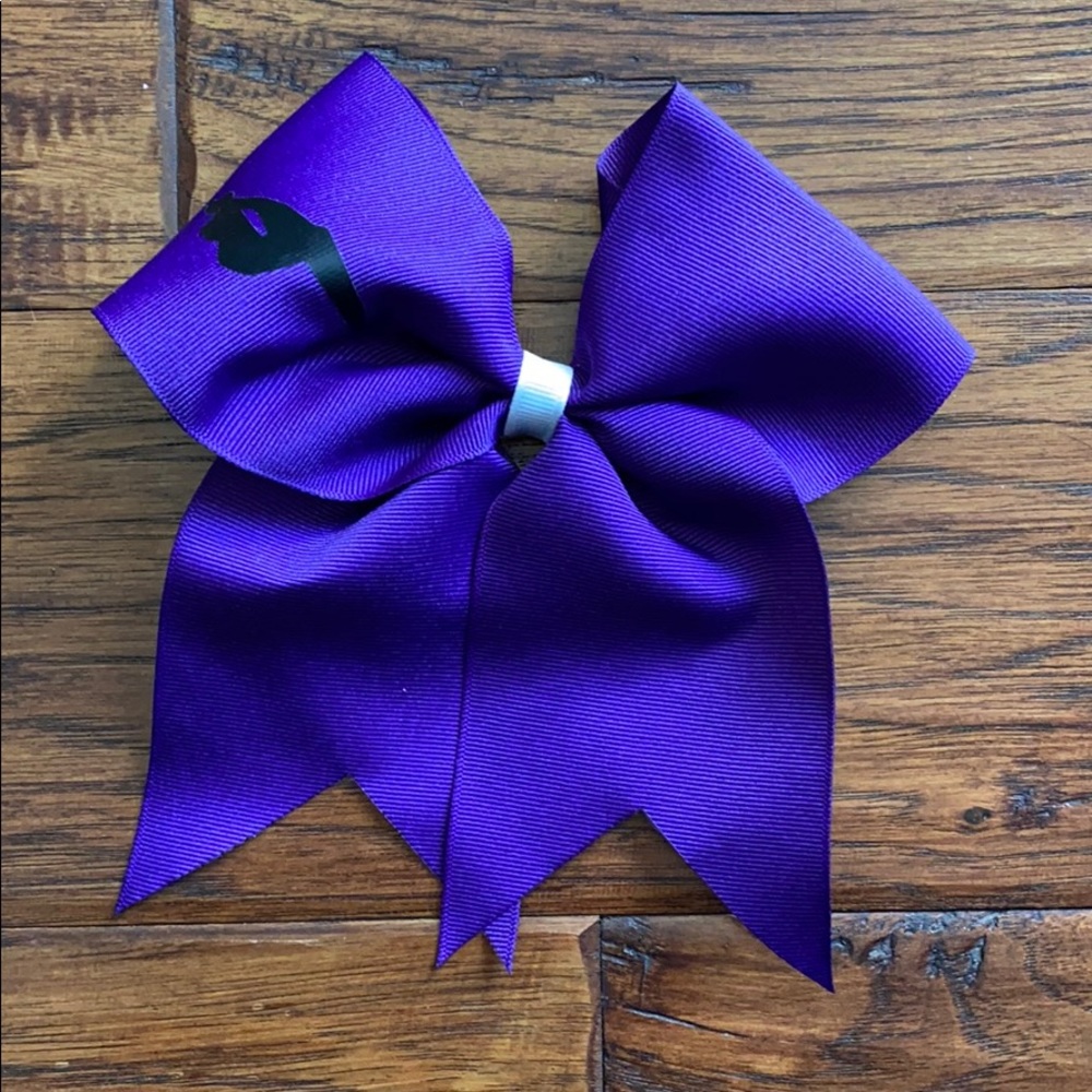 Gabi Butler bow
